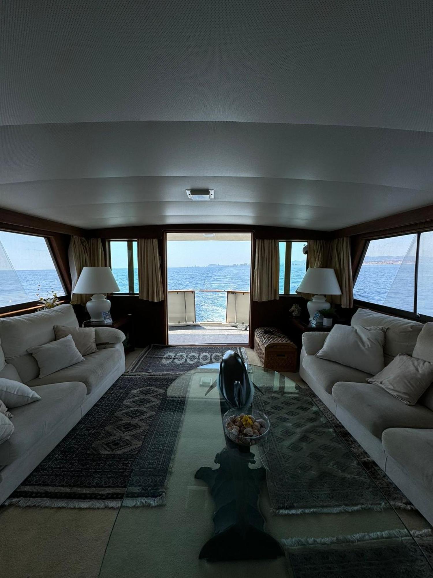 Hotel Yacht Our Alissa Сан-Адриан-де-Бесос Экстерьер фото