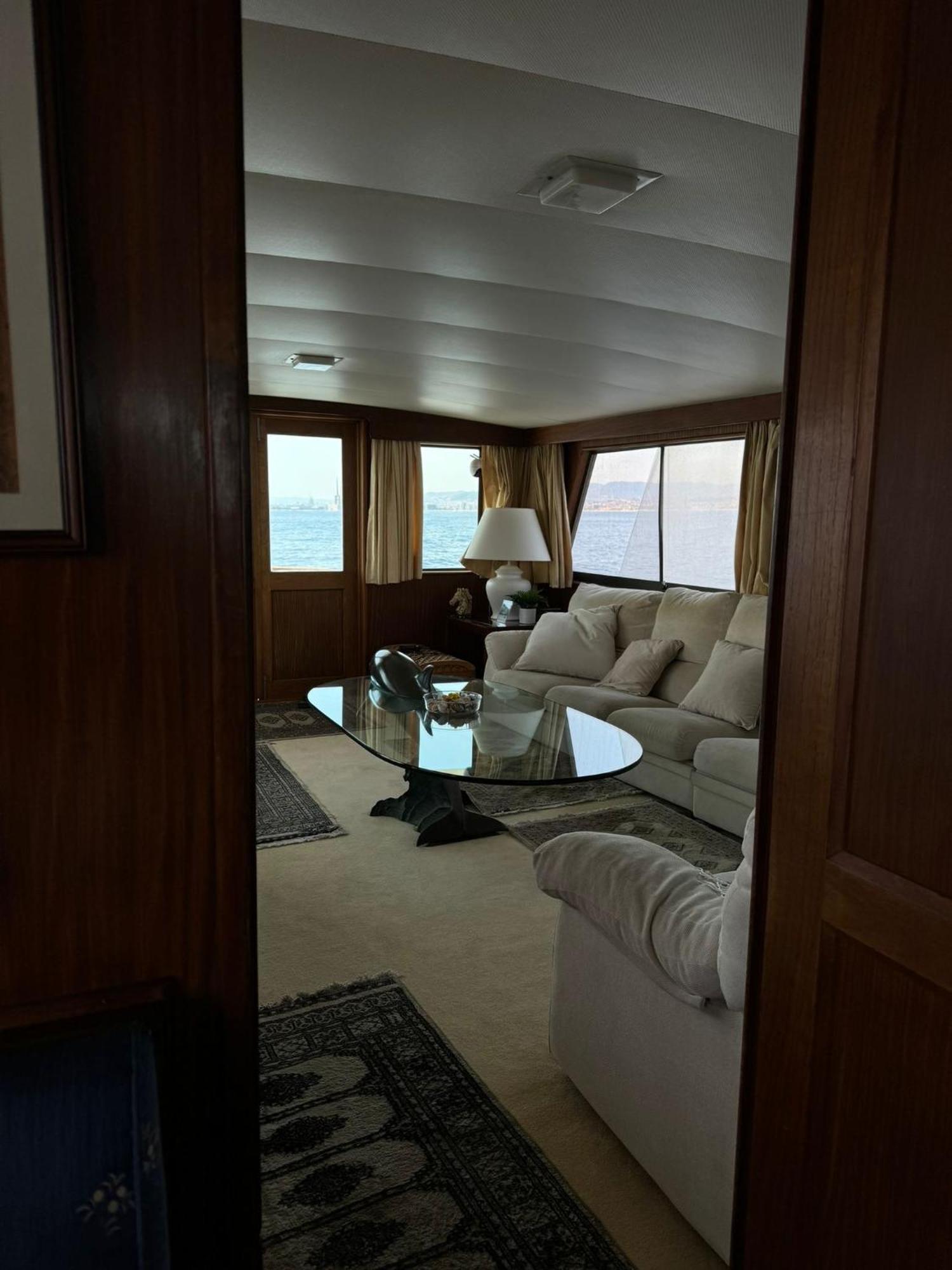 Hotel Yacht Our Alissa Сан-Адриан-де-Бесос Экстерьер фото